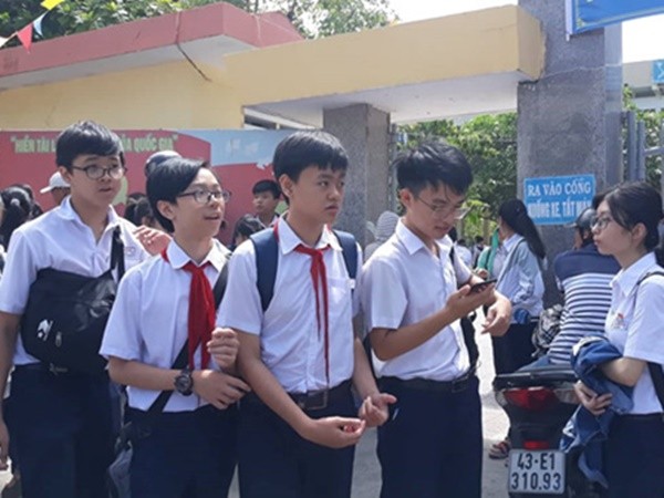 Học sinh Đà Nẵng học trực tuyến ở nhà trong thời gian nghỉ phòng dịch corona
