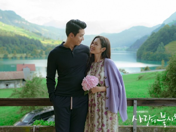 Nghi án "phim giả tình thật" từ bộ ảnh mới cực kỳ ngọt ngào của Hyun Bin và Son Ye Jin