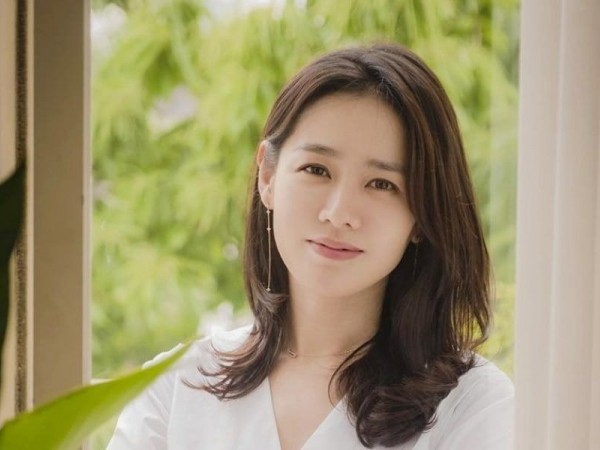 Chị đẹp Son Ye Jin quyên góp 100 triệu won cho quê nhà phòng chống dịch sars-cov-2