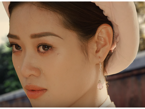 Hoa hậu Hoàn vũ Khánh Vân xuất hiện đầy bí ẩn trong trailer "Phượng Khấu" 