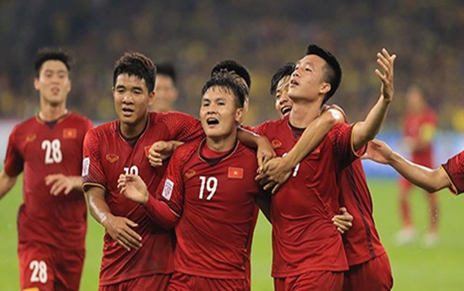 Cập nhật phản ứng của dân mạng trong suốt trận chung kết lượt đi giữa ĐT Việt Nam và ĐT Malaysia