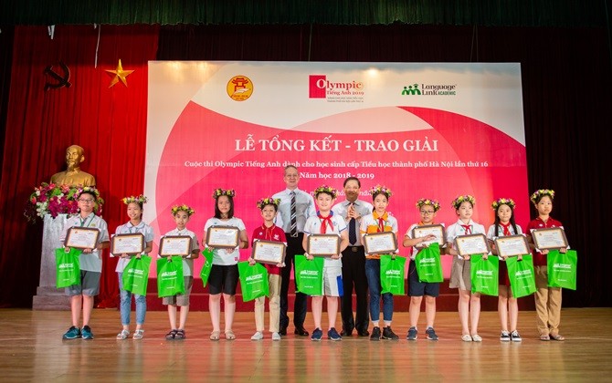 Mai Phúc Huy, học sinh trường Tiểu học Lê Quý Đôn đoạt ngôi quán quân cuộc thi Olympic Tiếng Anh Tiểu học HN